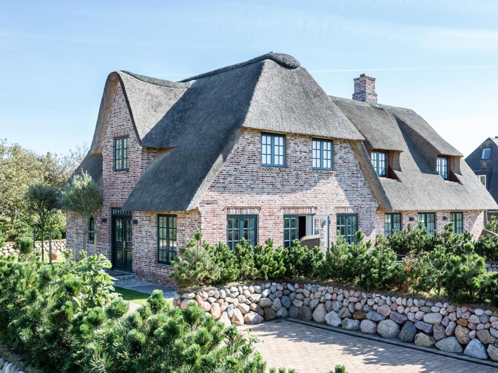 Ferienhaus Luxuriöse Doppelhaushälfte Mit Terrasse, Kamin Und Wlan In Bester Lage