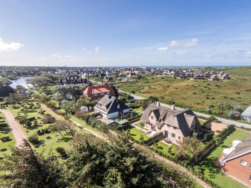 Luxuriöse Doppelhaushälfte Mit Terrasse, Kamin Und Wlan In Bester Lage Ferienhaus Wenningstedt-Braderup