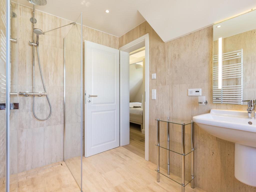 Ferienhaus Luxuriöse Doppelhaushälfte Mit Terrasse, Kamin Und Wlan In Bester Lage Wenningstedt-Braderup