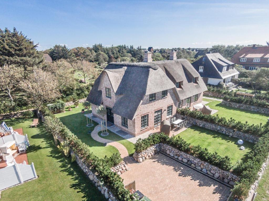 Ferienhaus Luxuriöse Doppelhaushälfte Mit Terrasse, Kamin Und Wlan In Bester Lage