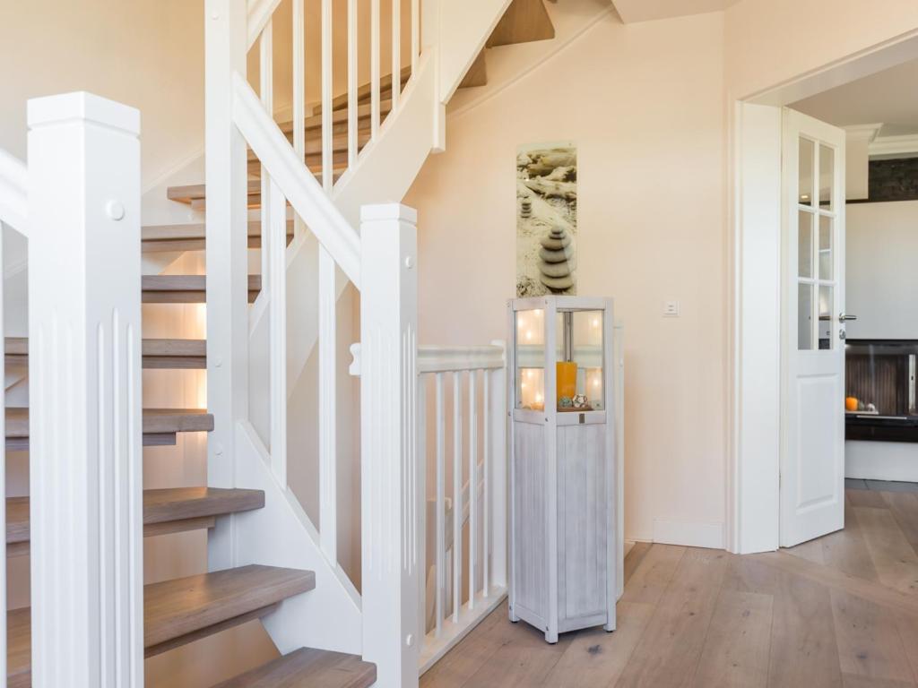 Luxuriöse Doppelhaushälfte Mit Terrasse, Kamin Und Wlan In Bester Lage Ferienhaus Wenningstedt-Braderup
