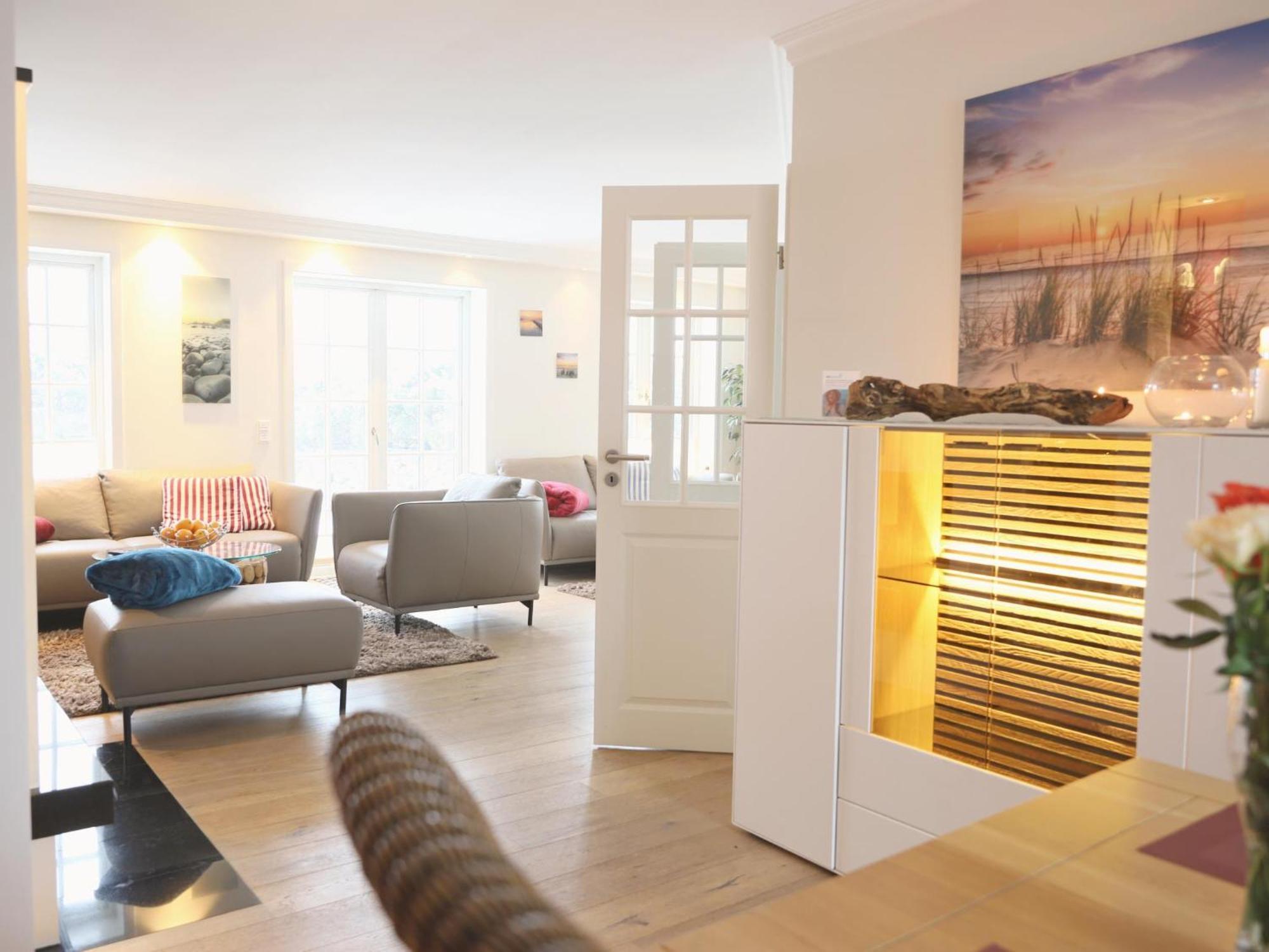 Ferienhaus Luxuriöse Doppelhaushälfte Mit Terrasse, Kamin Und Wlan In Bester Lage