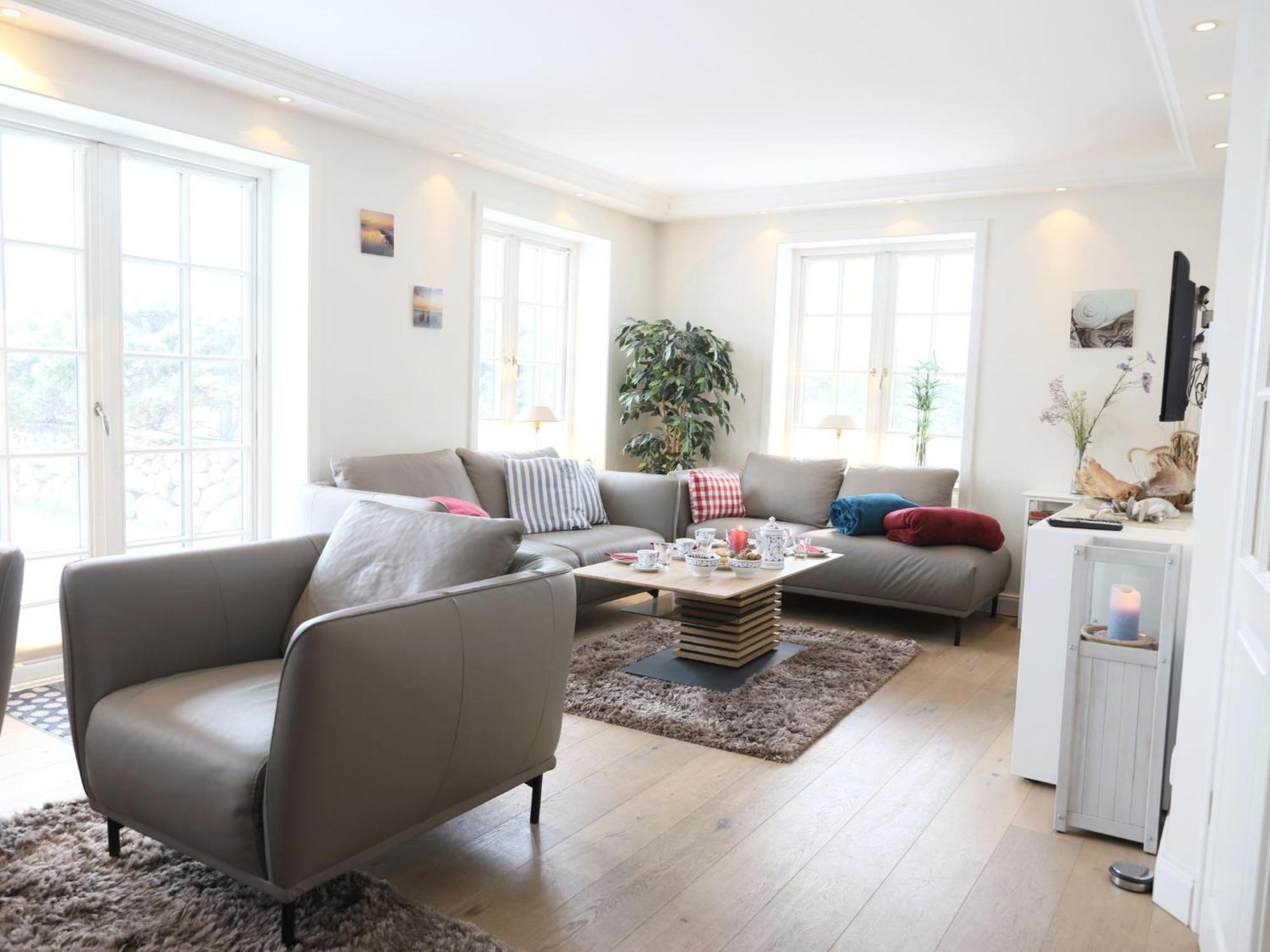 Ferienhaus Luxuriöse Doppelhaushälfte Mit Terrasse, Kamin Und Wlan In Bester Lage *